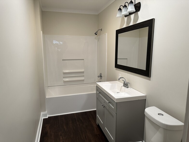 Master Bath - 426 Bellevue St