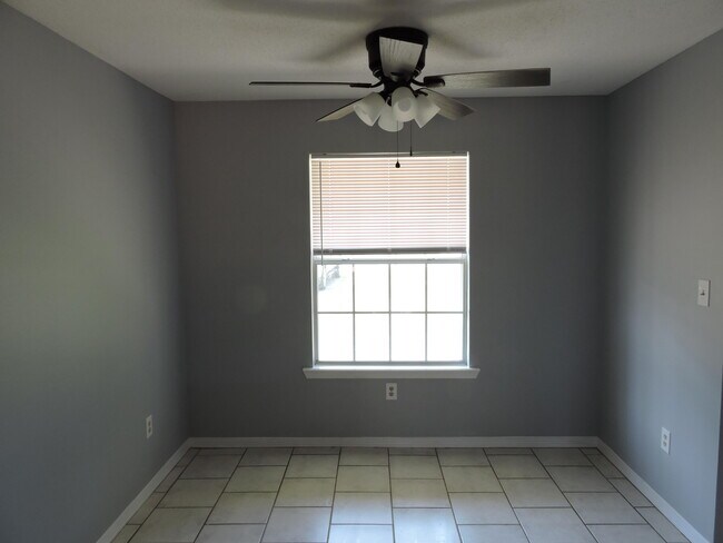 Building Photo - 215 Grand Prix Dr