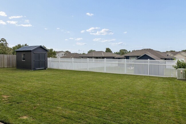 Building Photo - 303 Otoe Dr