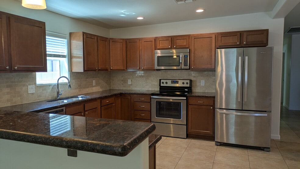 Building Photo - 427 East Waverly Street