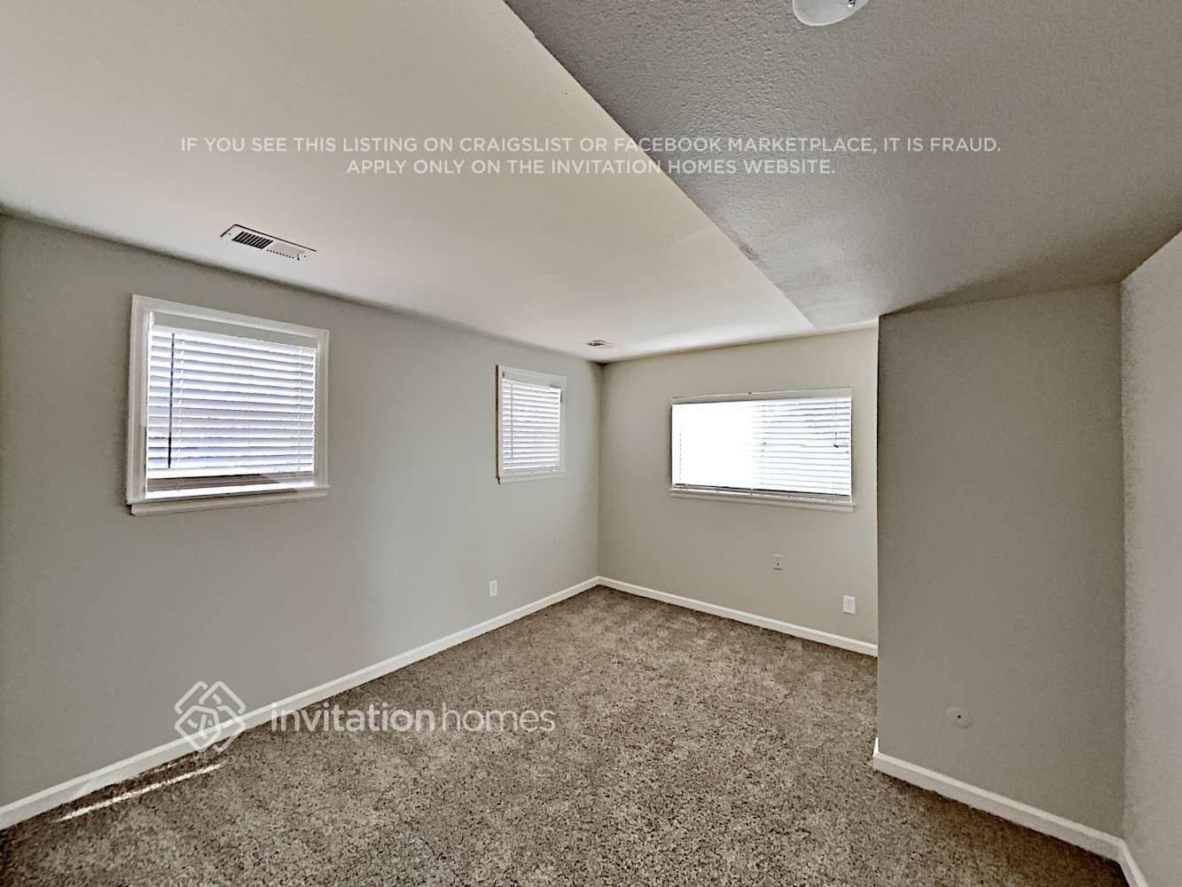 Building Photo - 16533 E Wyoming Dr