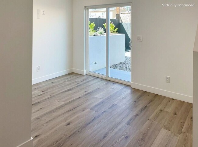 Building Photo - REST OF NOVEMBER FREE! Spacious 3 Bedroom ...