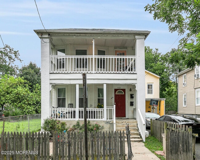 Primary Photo - 1121 Sewall Ave