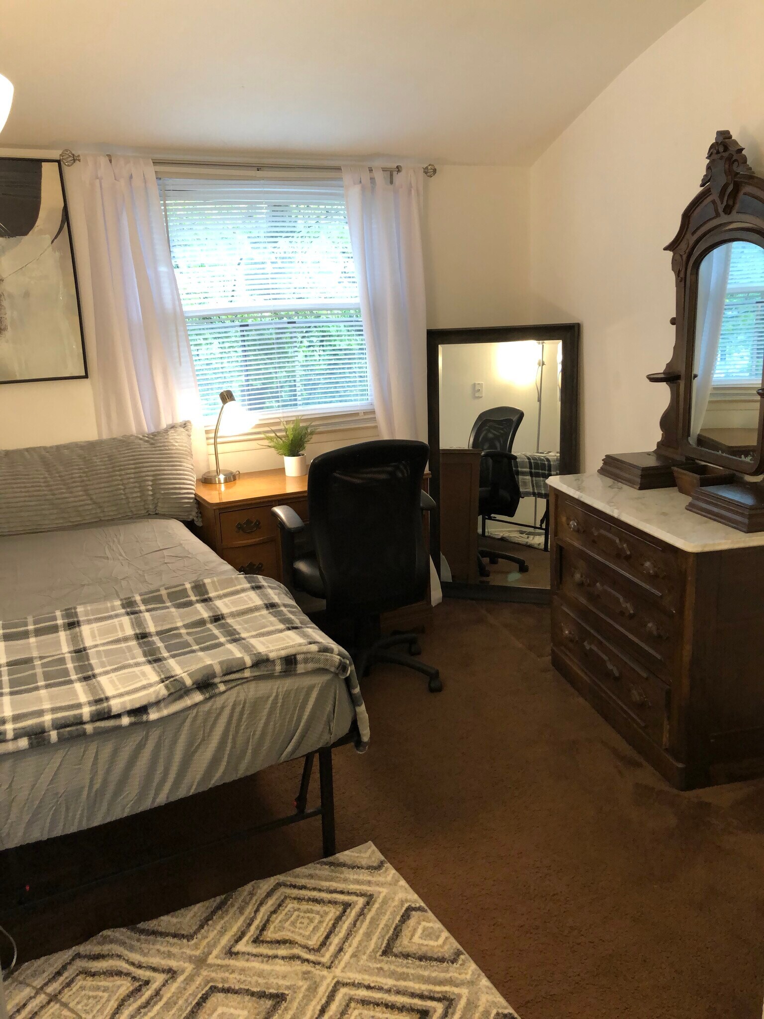 Building Photo - 10 Woodchuck Ln