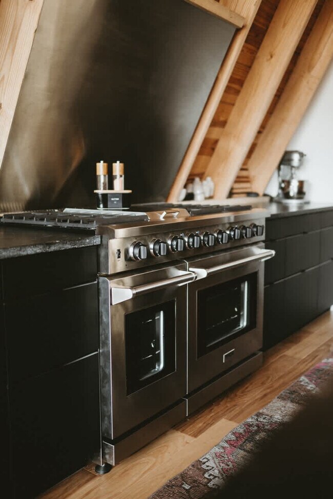 Building Photo - 503 NW D St