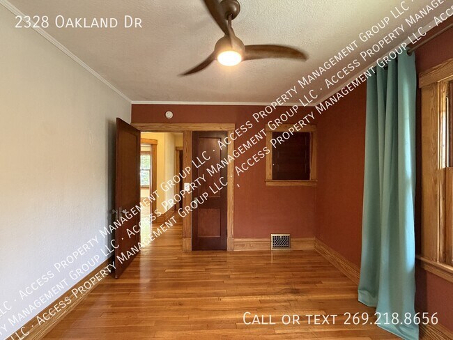 Building Photo - 2328 Oakland Dr