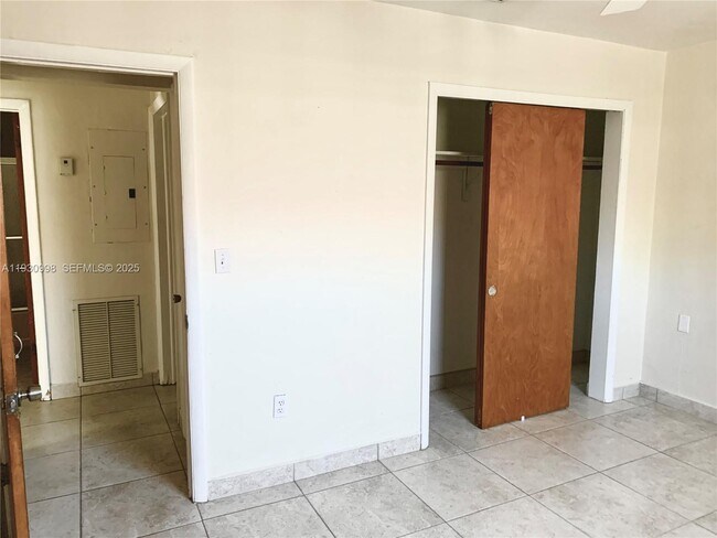 Building Photo - 2814 SW 7th St