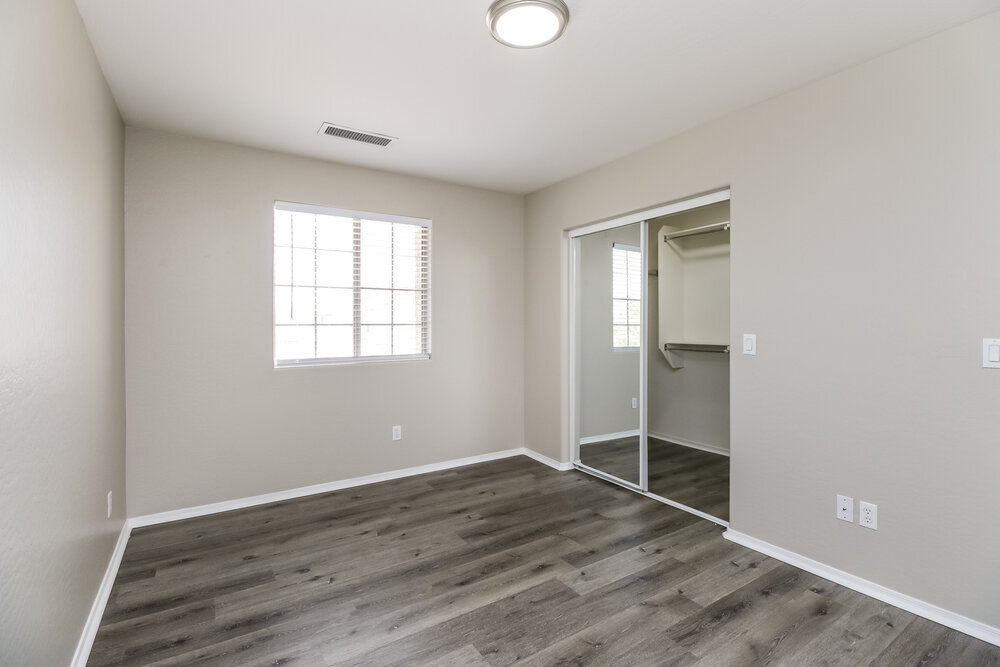 Building Photo - 41538 N Salix Dr
