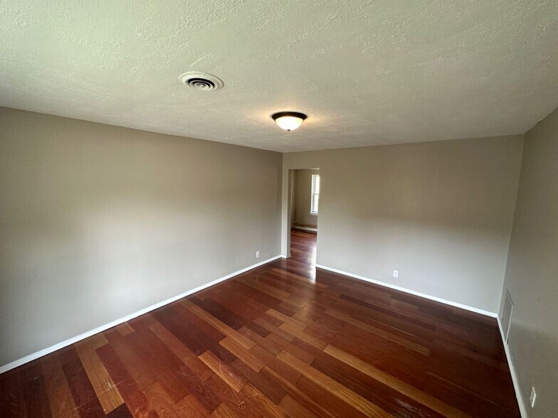 Primary Photo - 5302 N 47th St