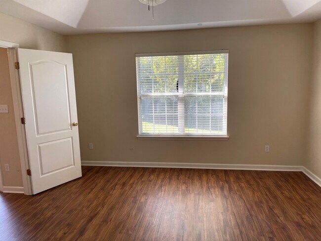 Building Photo - 1112 Landings Loop