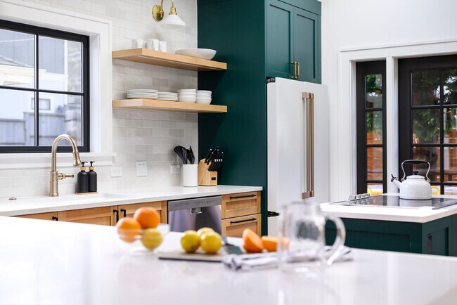 Building Photo - 2453 4th Ave W