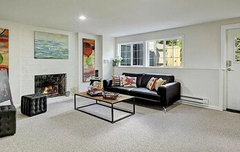 Building Photo - Beautiful, recently remodeled 4 bedroom, 3...