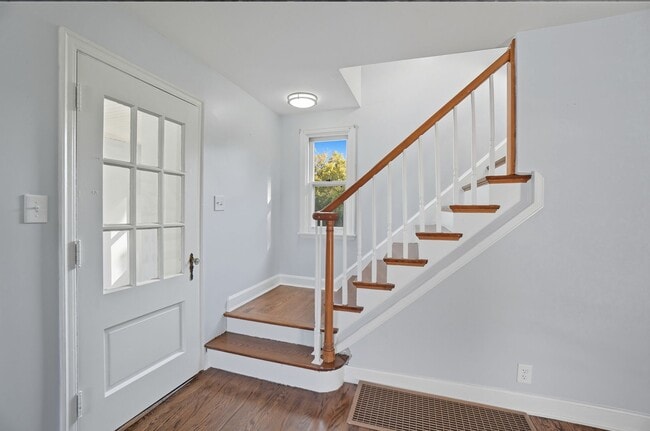 Building Photo - 3 Bedroom, 1.5 Bathroom Home in Cincinnati!