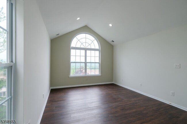 Building Photo - 1611 Vista Terrace