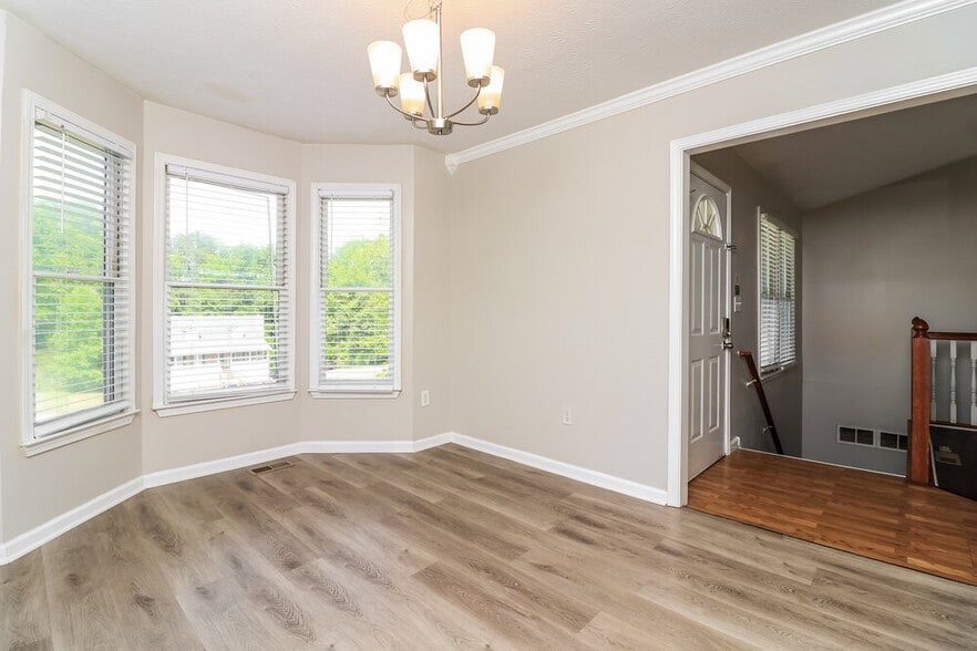 Building Photo - 134 Oak Landing Dr S