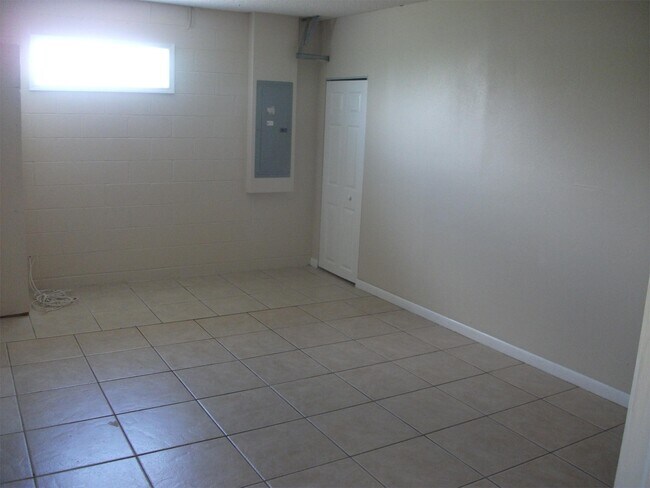 Building Photo - 221 Cobalt Dr