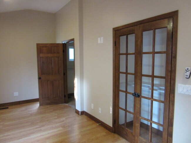 Building Photo - 2744 S Golden Way