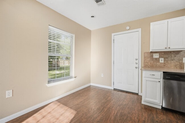 Building Photo - 2102 N Galveston Ave