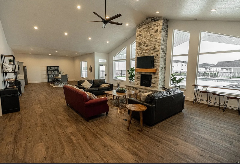 Building Photo - 200 1200 S