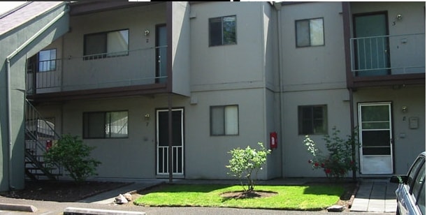 Building Photo - Evergreen East Apartments