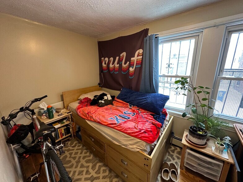 Building Photo - 12 Shepherd Ave