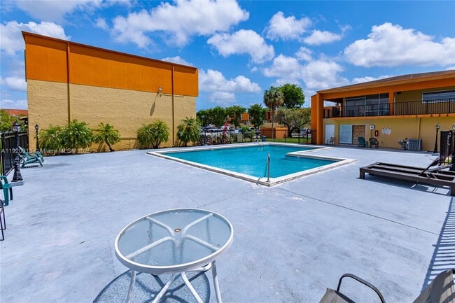 Building Photo - 245 NW 109th Ave