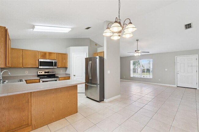 Building Photo - 886 Scenic View Cir
