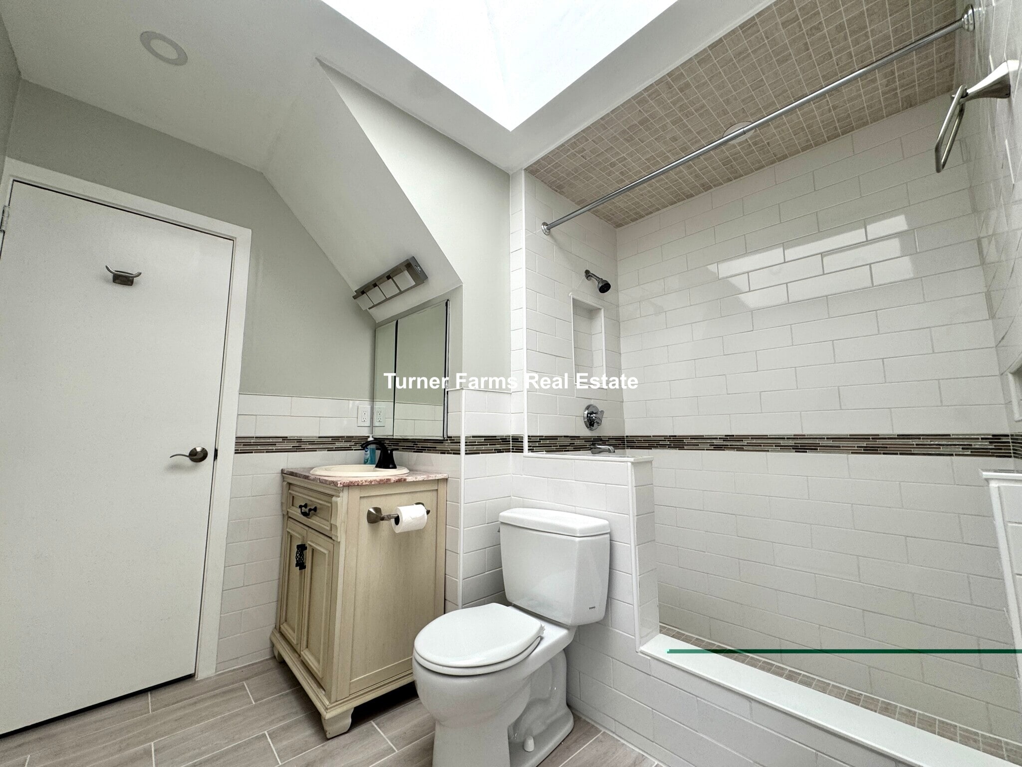 Building Photo - 62 Upland Rd