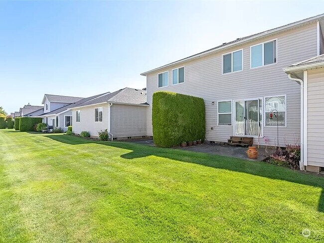 Building Photo - 2296 James Cir