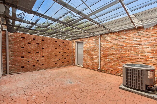 Building Photo - 7921 Knight Rd