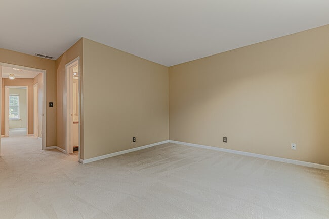 Building Photo - 1457 Walnut Hill Ave