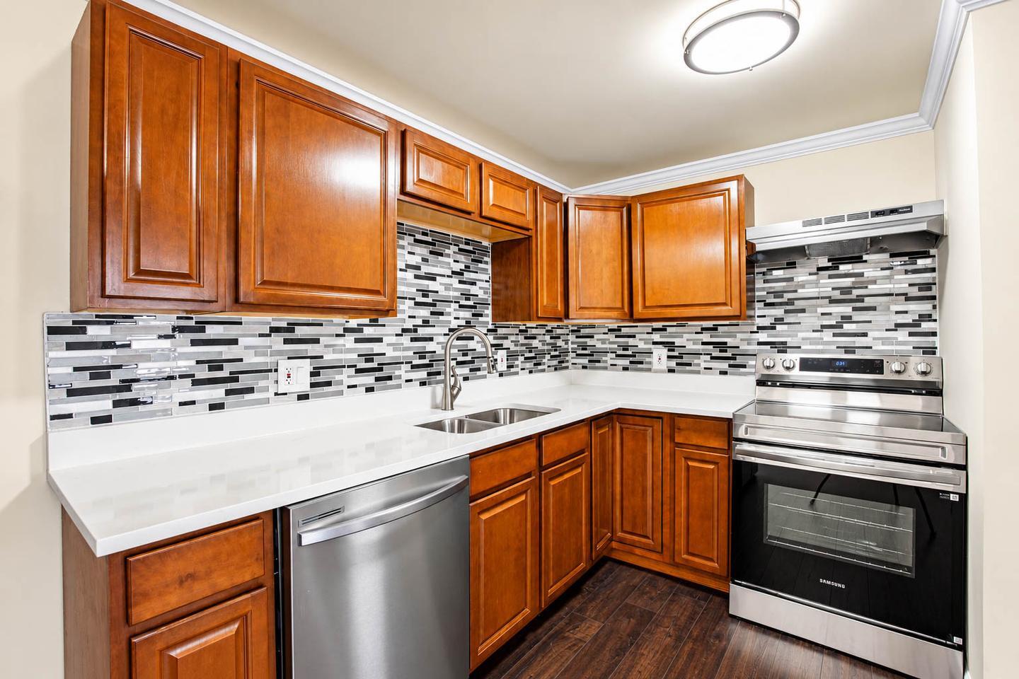 Building Photo - Bright & Comfortable Home in DC
