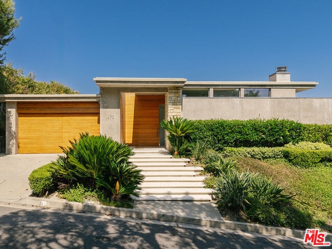 Primary Photo - 1470 Carla Ridge