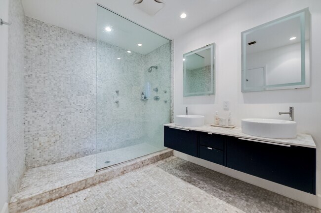 Building Photo - 3940 Loquat Ave