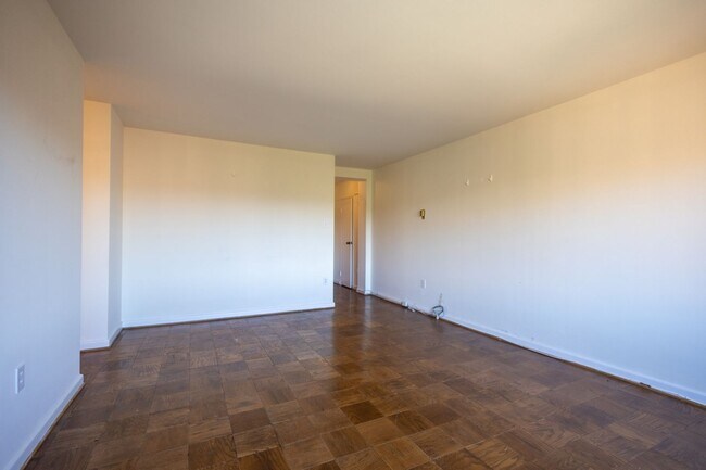 Building Photo - Lovely 1 BR/1 BA Condo in Wesley Heights!