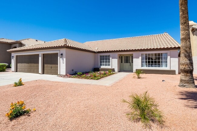 Primary Photo - Beautiful updated 4 bedroom plus, 2 bath home in Chandler