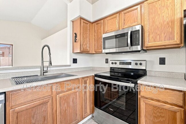 Building Photo - 1885 E Palomino Dr