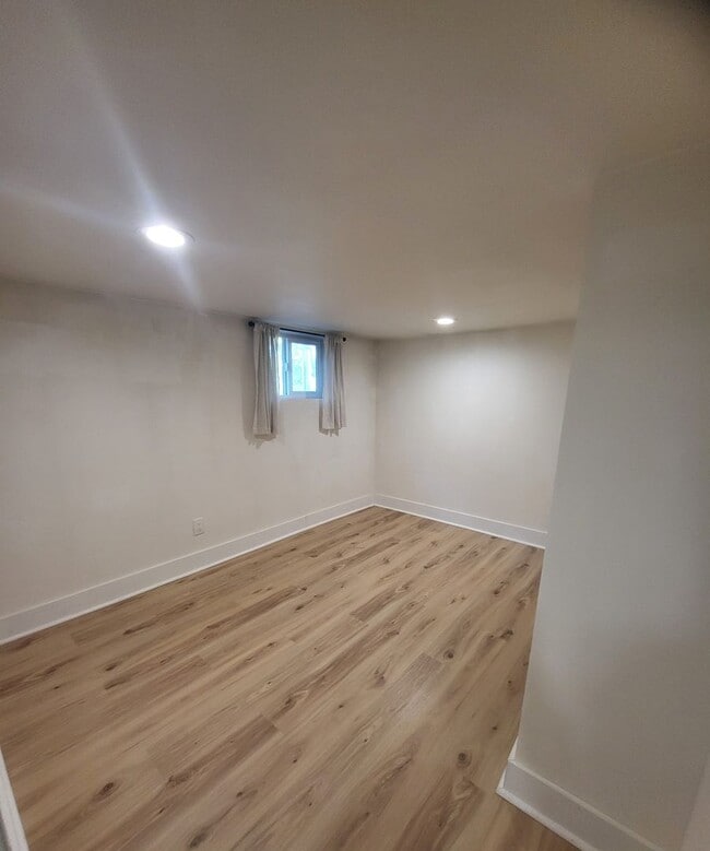 Building Photo - Khara, J - 1208 #B