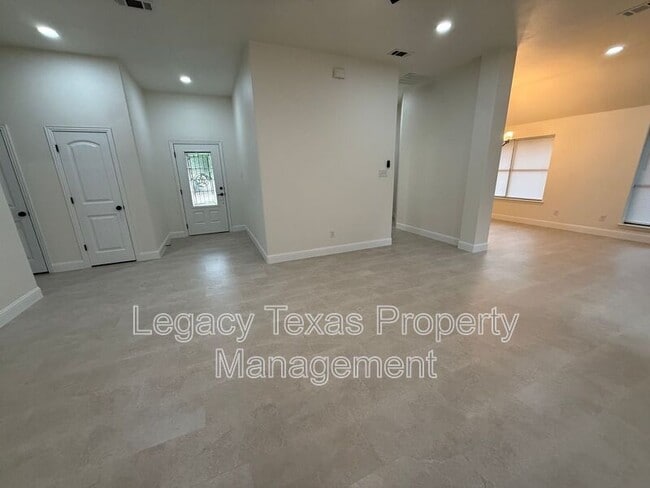 Building Photo - 3802 Juniper Ct