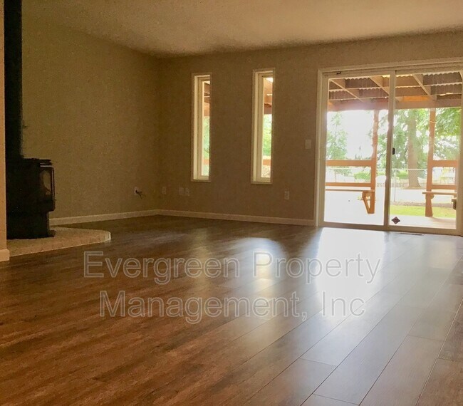 Building Photo - 24380 SE Bohna Park Rd