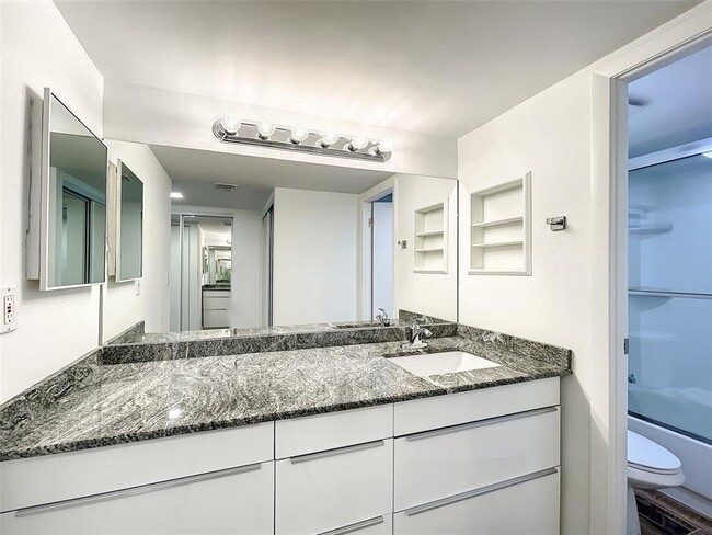 Building Photo - 20329 W Country Club Dr