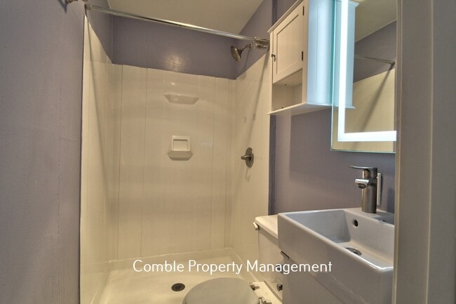 Building Photo - 16605 NE 87th St