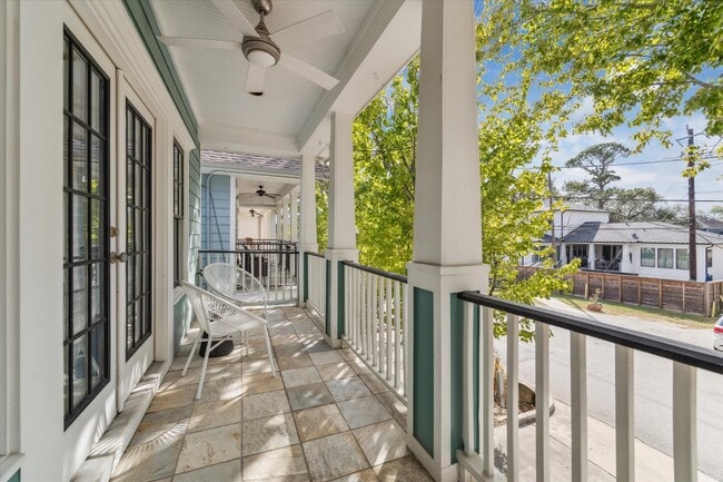 Building Photo - 1322 Dian St