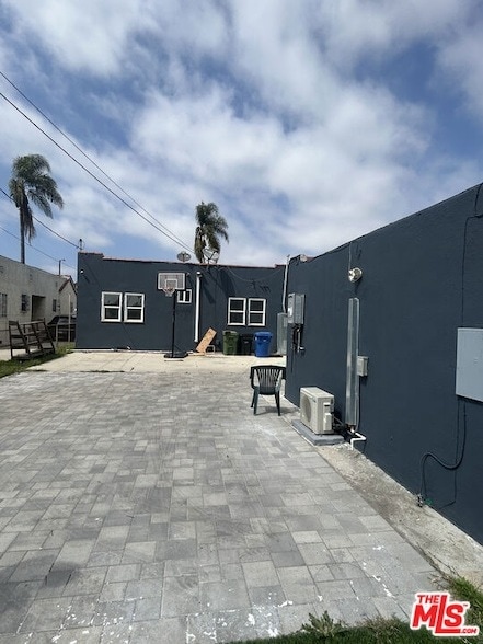 Building Photo - 1116 W 64th St