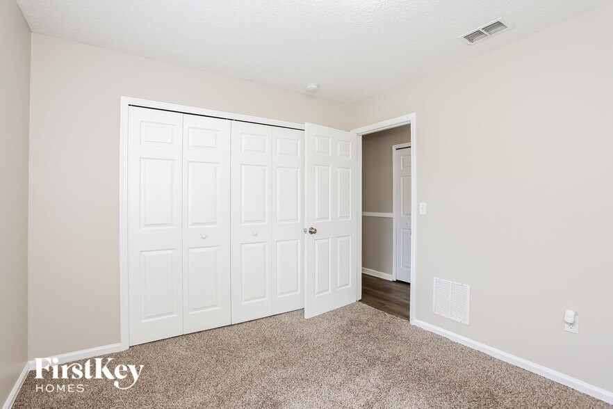 Building Photo - 8353 Longspur Ave
