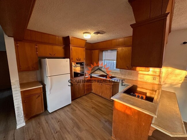 Building Photo - Cute 2 bedroom 2 bath home