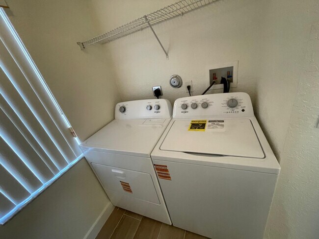 Building Photo - 12472 SW 44th Ct