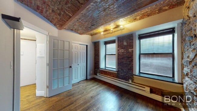Building Photo - 336 E 18th St