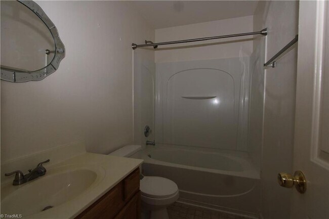 Building Photo - 2133 Rindle Dr