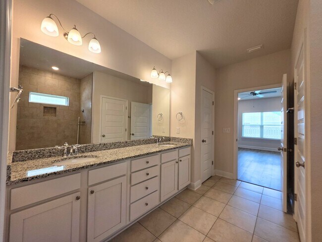 Building Photo - 7757 Burnside Lp
